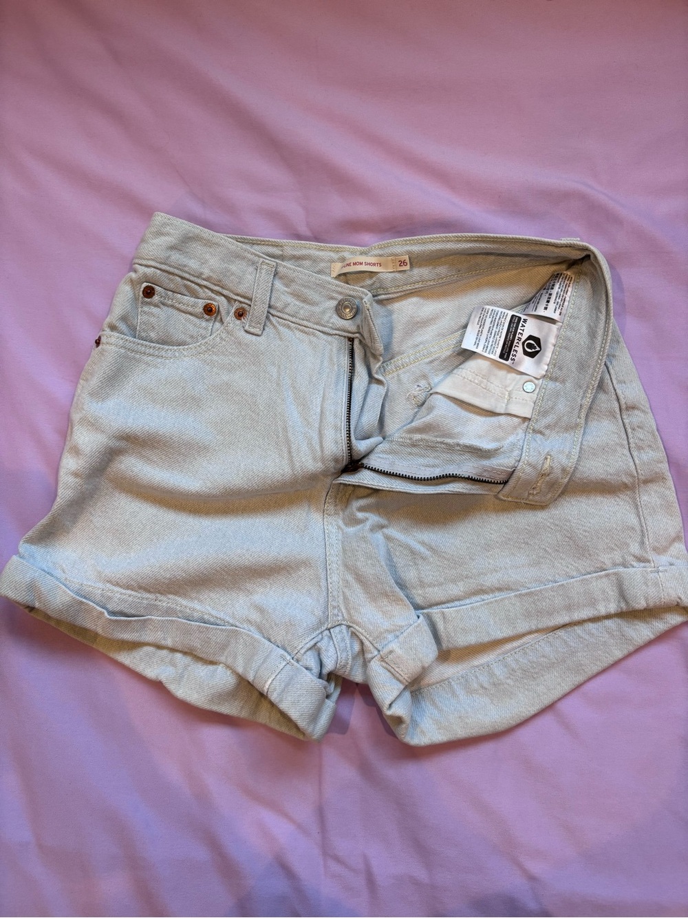 Light / White Levi Shorts